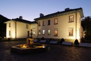 🏛️ 영국관(구 후데세크 저택) 이미지 1